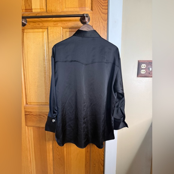 Zara Women's Elegant Black Satin Shirt - Picture 8 of 9